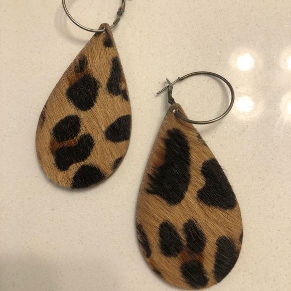 Leopard print leather teardrop earrings - Picture 1 of 1